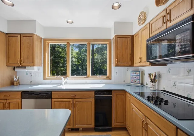 Photo 3 of Single family home for sale at 176 Pegan Ln, Dover, MA 02030 | MLS# 73560987 | Listing updated on 2026-08-18