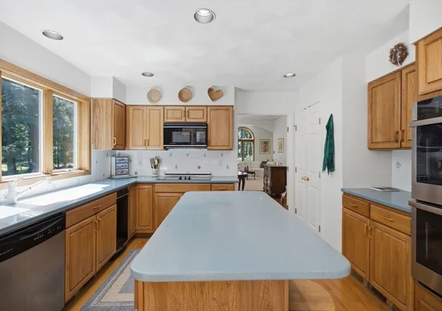 Photo 4 of Single family home for sale at 176 Pegan Ln, Dover, MA 02030 | MLS# 73560987 | Listing updated on 2026-08-18