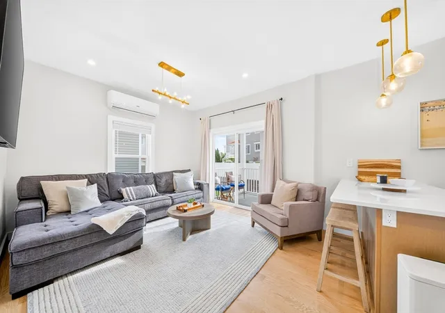 2nd image of 12 Sewall Ave #2B, Winthrop, MA 02152 | MLS# 73563560
