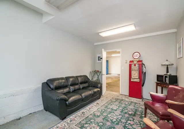 Photo 2 of House for sale at 248 Laconia St, Springfield, MA 01129 | MLS# 73540787 | Listing updated on 2026-10-27