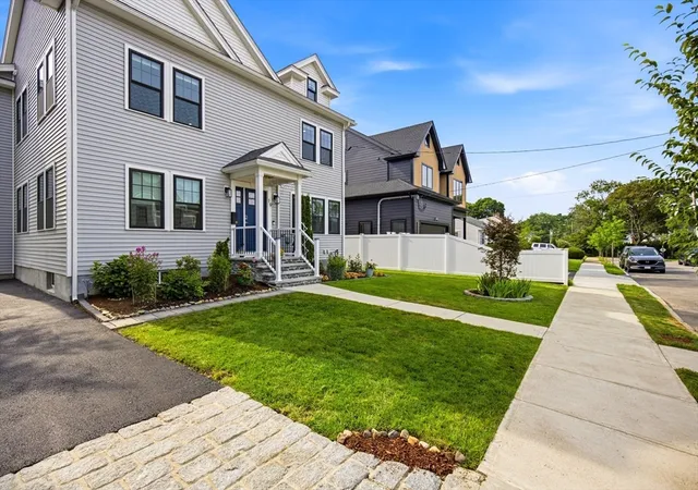 2nd image of 19 Manhattan Ter, West Newton, MA 02465 | MLS# 73554324