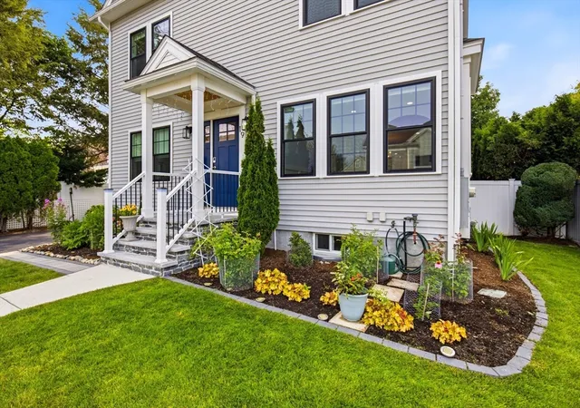 3rd image of 19 Manhattan Ter, West Newton, MA 02465 | MLS# 73554324