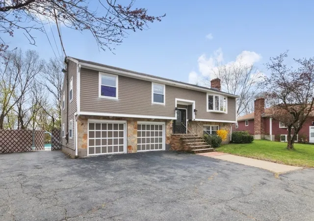 3rd image of 176 Mallard Way, Waltham, MA 02452 | MLS# 73549347