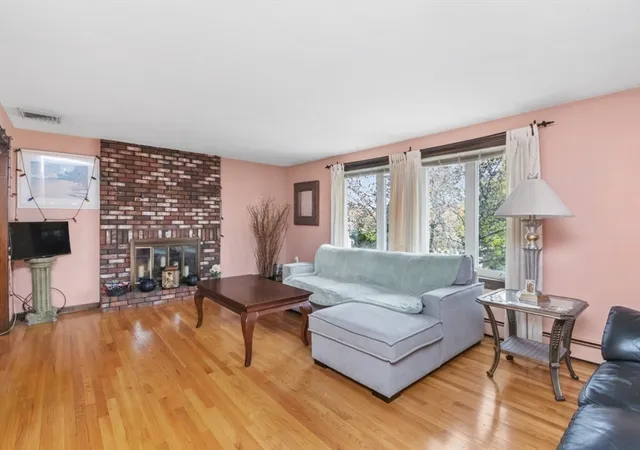 4th image of 176 Mallard Way, Waltham, MA 02452 | MLS# 73549347