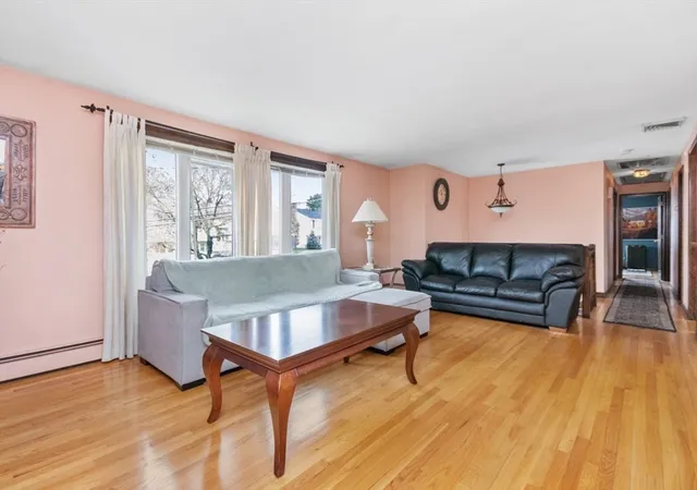 5th image of 176 Mallard Way, Waltham, MA 02452 | MLS# 73549347