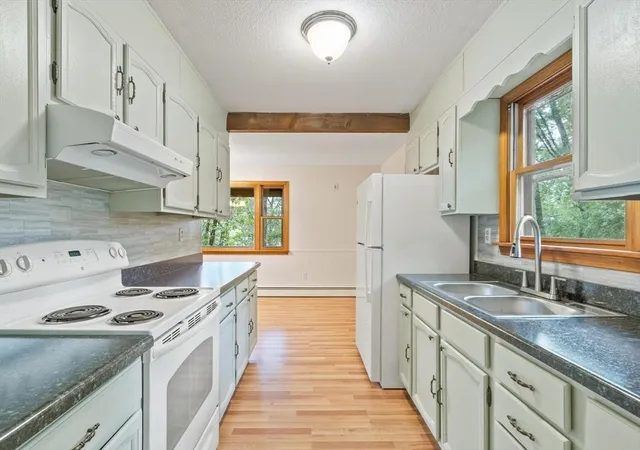 3rd image of 69 Lancaster Rd, Bolton, MA 01740 | MLS# 73547912