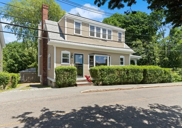 2nd image of 174 Willow Rd, Nahant, MA 01908 | MLS# 73537579