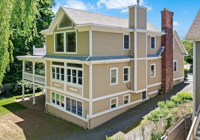 3rd image of 174 Willow Rd, Nahant, MA 01908 | MLS# 73537579