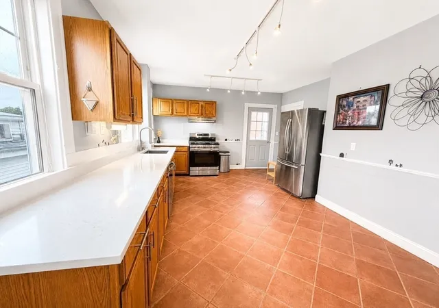 5th image of 374 Massachusetts Ave, Arlington, MA 02474