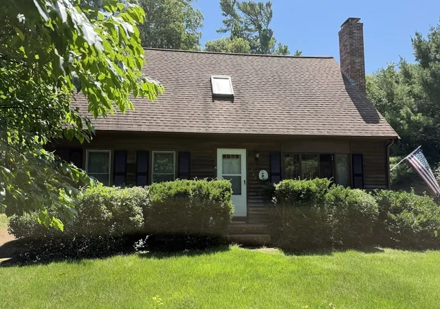2nd image of 729 Old Barnstable Rd, East Falmouth, MA 02536 | MLS# 73547581