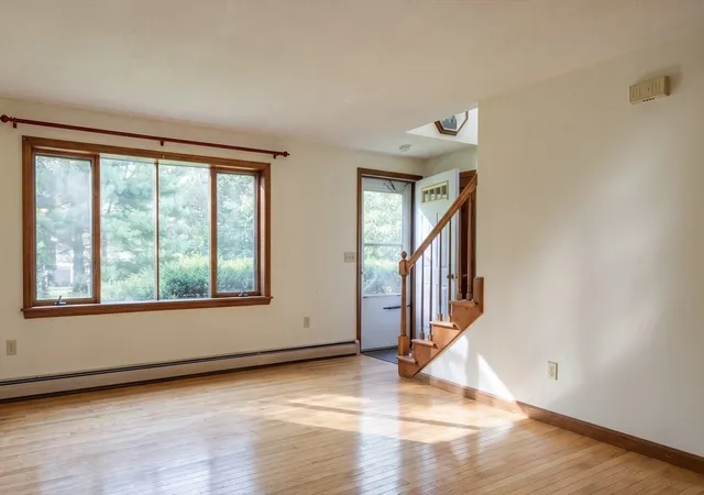 4th image of 729 Old Barnstable Rd, East Falmouth, MA 02536 | MLS# 73547581