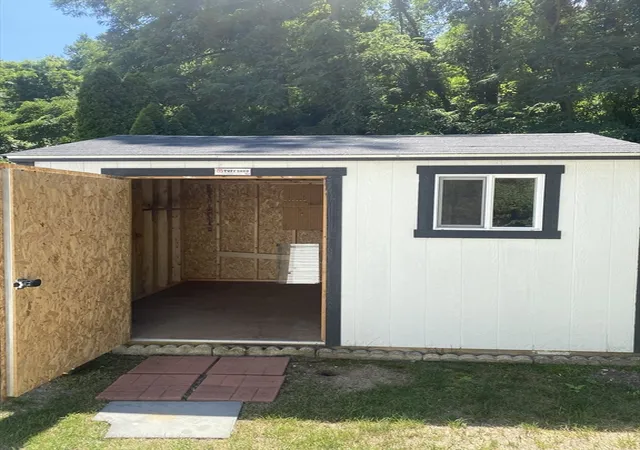 17th image of 18 Parkwood Dr, West Springfield, MA 01089 | MLS# 73536312