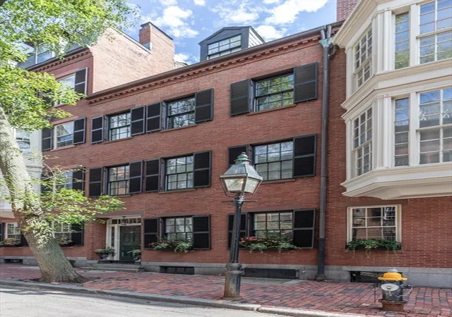 2nd image of 54 Pinckney St, Boston, MA 02114 | MLS# 73557536