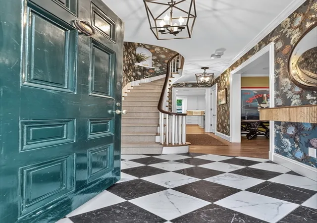 3rd image of 54 Pinckney St, Boston, MA 02114 | MLS# 73557536