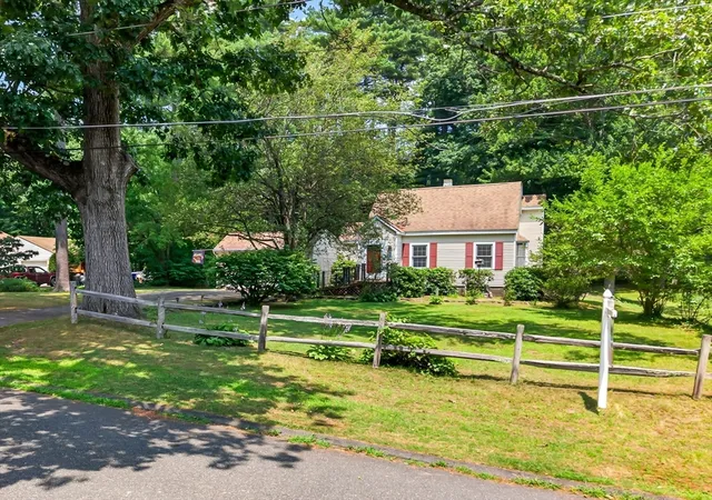 1st image of 121 Poplar St, Greenfield, MA 01301 | MLS# 73554215