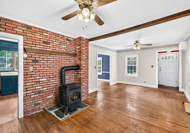 4th image of 121 Poplar St, Greenfield, MA 01301 | MLS# 73554215