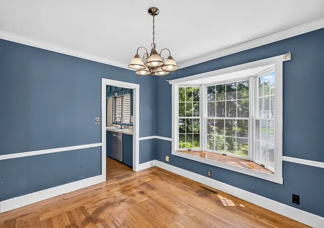 5th image of 121 Poplar St, Greenfield, MA 01301 | MLS# 73554215