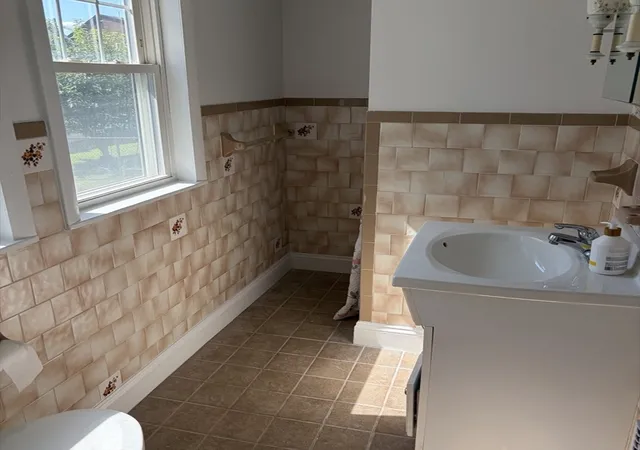 5th image of 53 Ellington Rd, Quincy, MA 02170 | MLS# 73554048