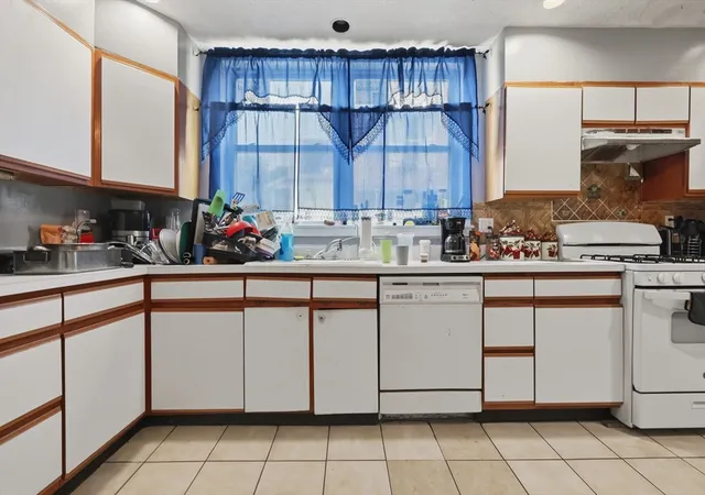 Photo 3 of Sale Pending at 32 Kenwood Park, Springfield, MA 01108 | MLS# 73554188 | Listing updated on 2026-08-18