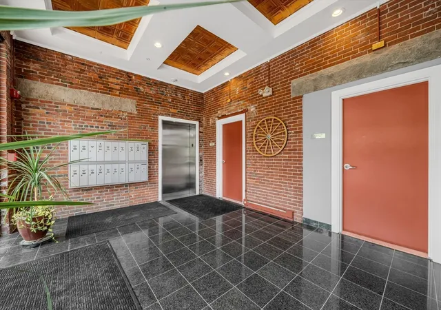 image of 25 Pond St, Amesbury, MA 01913