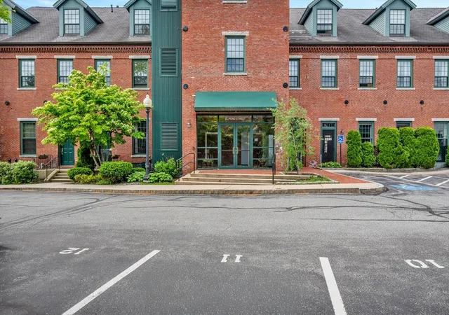 Homes for sale in Amesbury, MA | 25 Pond St #203, Amesbury, MA 01913 | MLS# 73536613