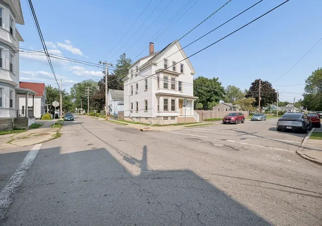 2nd image of 185 Richmond St, New Bedford, MA 02740 | MLS# 73562347