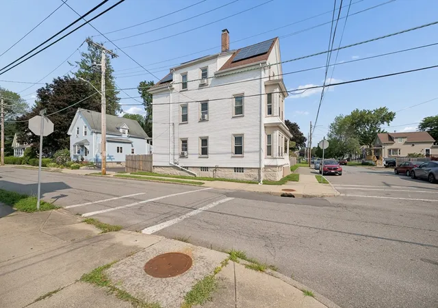 Photo 3 of Sale Pending at 185 Richmond St, New Bedford, MA 02740 | MLS# 73562347 | Listing updated on 2026-10-01