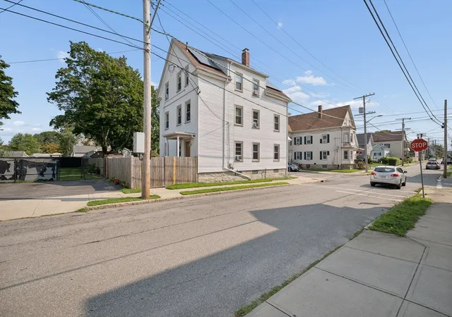 Photo 3 of Sale Pending at 185 Richmond St, New Bedford, MA 02740 | MLS# 73562347 | Listing updated on 2026-10-01