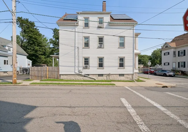 Photo 4 of Sale Pending at 185 Richmond St, New Bedford, MA 02740 | MLS# 73562347 | Listing updated on 2026-10-01