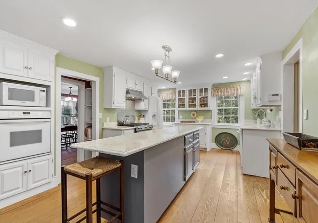 3rd image of 44 Andover Street, North Andover, MA 01845 | MLS# 73525543
