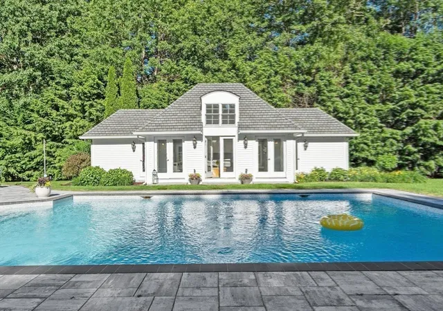 3rd image of 15 Blandford Dr, Sudbury, MA 01776 | MLS# 73540712