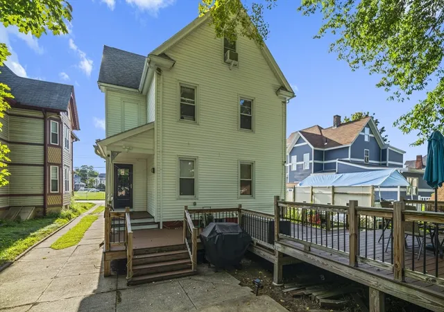 Photo 4 of Single family home for sale at 275 Broadway St, Chicopee, MA 01020 | MLS# 73567801 | Listing updated on 2026-10-08