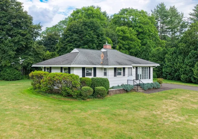 3rd image of 195 Woodbridge St, South Hadley, MA 01075 | MLS# 73549973