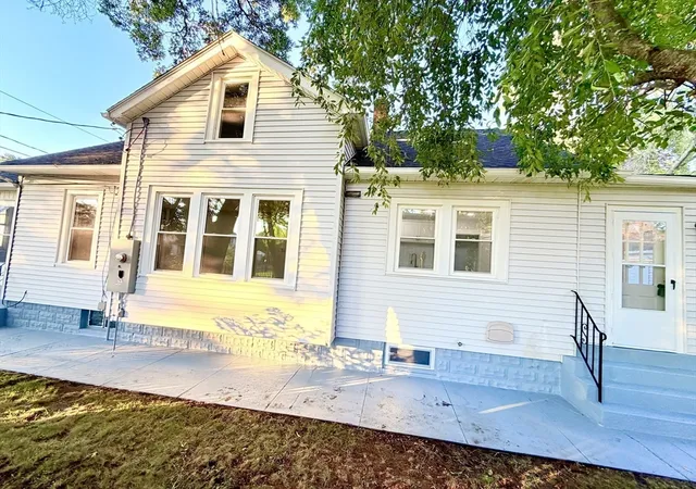 2nd image of 11 Thornfell St, Springfield, MA 01104 | MLS# 73565967