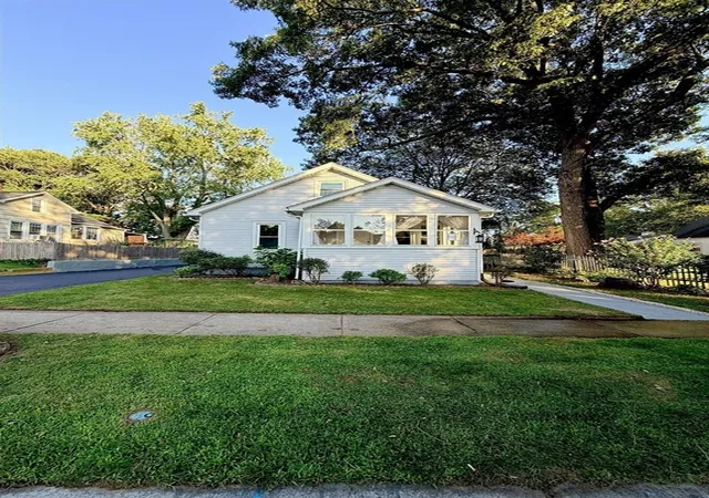 Photo 3 of Sale Pending at 11 Thornfell St, Springfield, MA 01104 | MLS# 73565967 | Listing updated on 2026-08-26