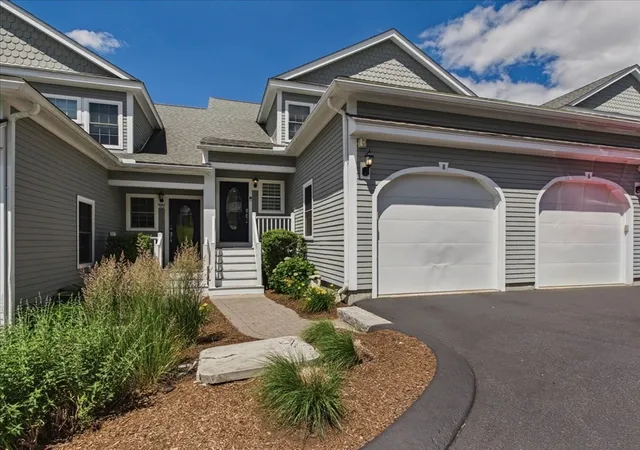3rd image of 8 Eastern Point Dr #8, Shrewsbury, MA 01545 | MLS# 73549188