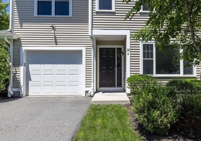2nd image of 30 Webster St #4, Needham Heights, MA 02494 | MLS# 73533930