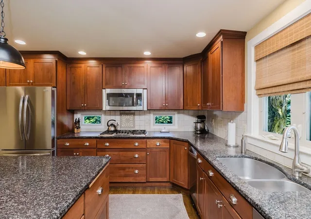 3rd image of 99 Pleasant St, Mansfield, MA 02048 | MLS# 73538186