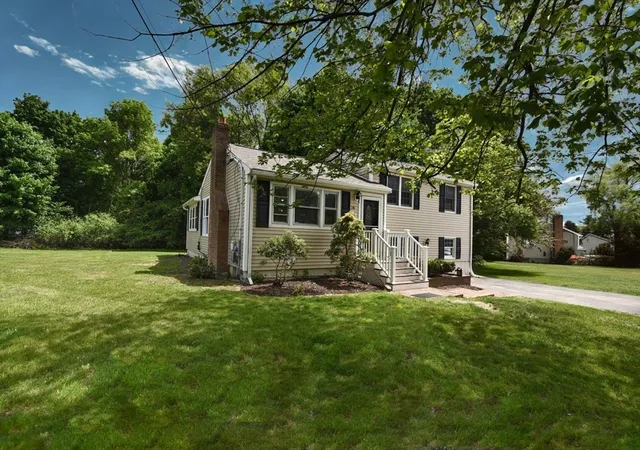 1st image of 14 Centerville Dr, Salem, NH 03079 | MLS# 73523121