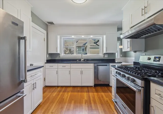 3rd image of 11 Broadway, Rockport, MA 02180