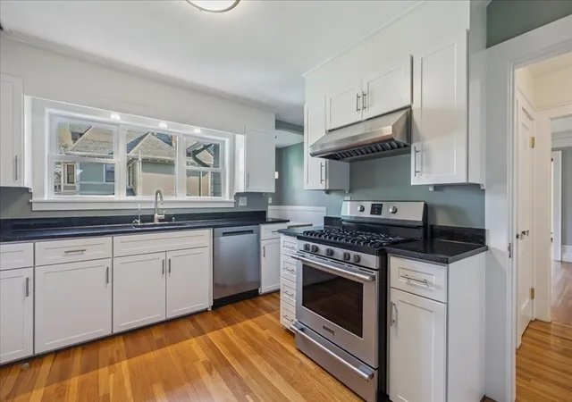 5th image of 11 Broadway, Rockport, MA 02180