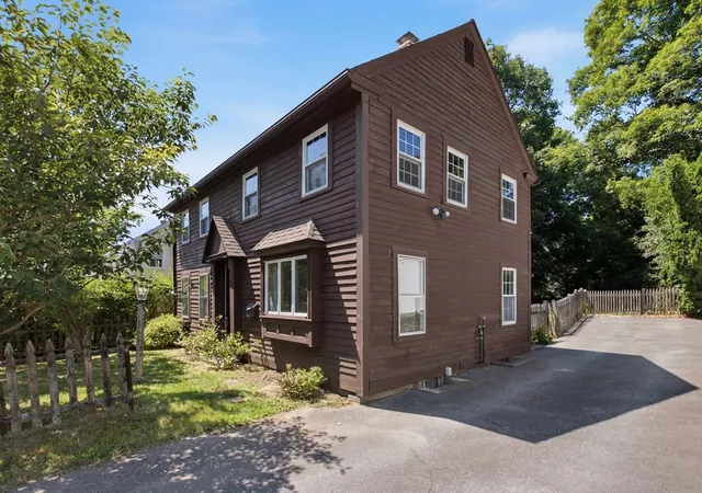 Homes for sale in Uxbridge, MA | 260 Mendon St, Uxbridge, MA 01569 | MLS# 73548192
