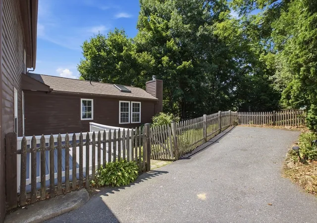 Homes for sale in Uxbridge, MA | 260 Mendon St, Uxbridge, MA 01569 | MLS# 73548192