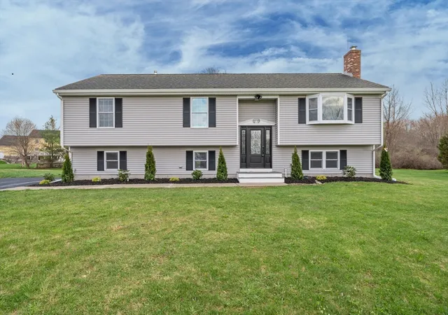 Homes for sale in Rehoboth, MA | 277 Providence St, Rehoboth, MA 02769 | MLS# 73505107