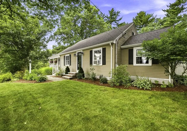 41st image of 8 Mellen St, Hopedale, MA 01747 | MLS# 73567665