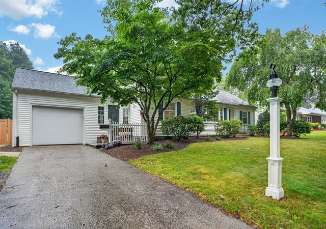 2nd image of 17 Pilgrim Way, East Walpole, MA 02032 | MLS# 73546460