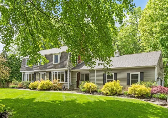Homes for sale in Holden, MA | 280 Quinapoxet St, Holden, MA 01522 | MLS# 73546351