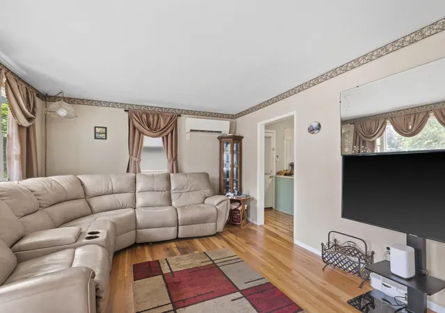 2nd image of 170 Verona St, Lynn, MA 01904 | MLS# 73563432