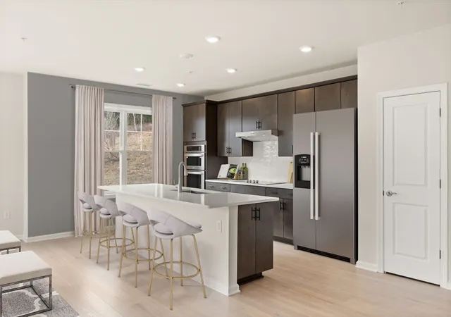2nd image of 8 Peters Farm Way #106, Westborough, MA 01581 | MLS# 73566211