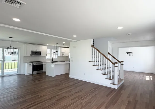 5th image of 955 Crescent Street, New Bedford, MA 02745 | MLS# 73548854